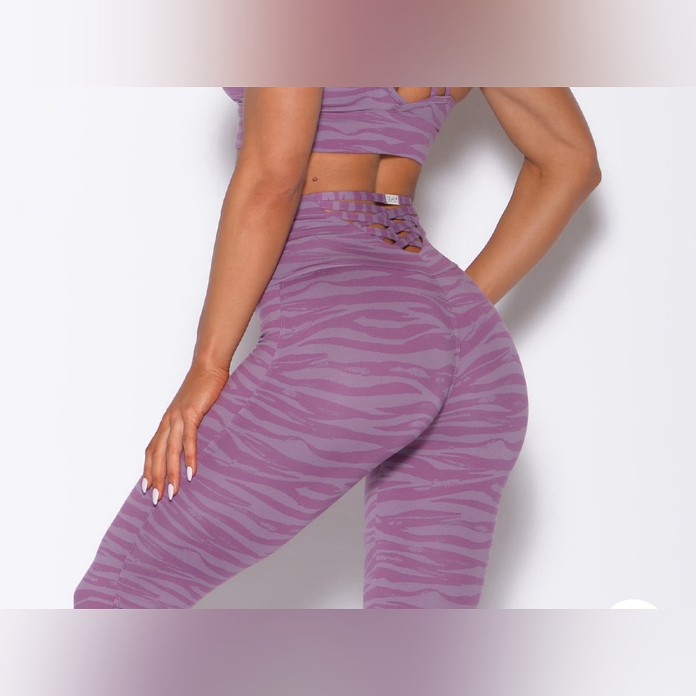 EUC BOMBSHELL SPORTSWEAR SEXY BACK LEGGING, ORCHID SIZE SMALL **sold out online! - Picture 5 of 11